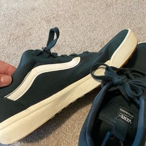 Very gently worn men’s green Vans size 12